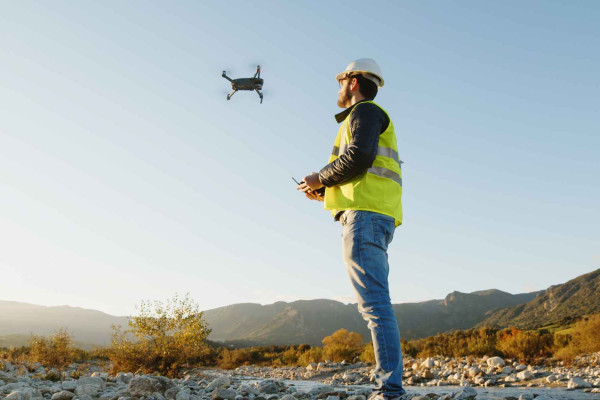 Inspección industrial con drones · Topógrafos Servicios Topográficos y Geomáticos Ripoll