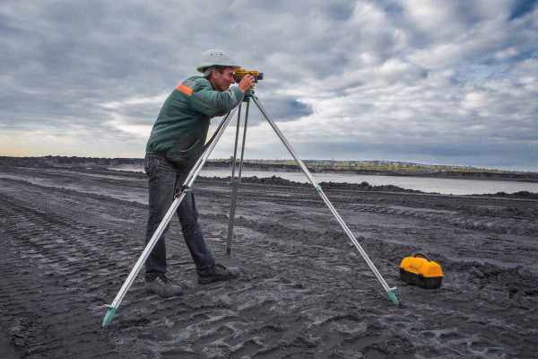 Servicios de Topografía · Topógrafos Servicios Topográficos y Geomáticos Porqueres